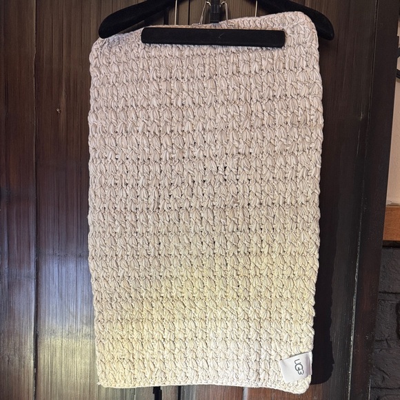 UGG Off-White Textured Knit Rug - Picture 1 of 1
